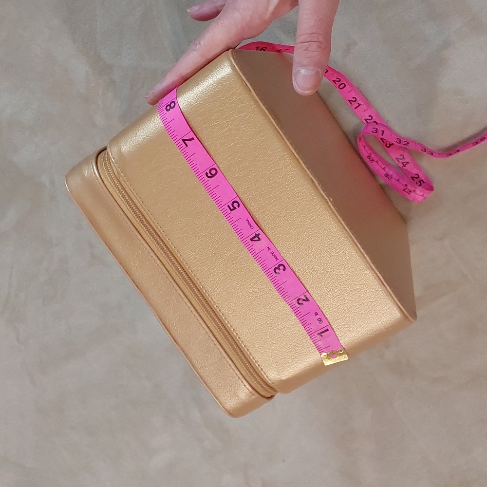 Vintage Gold Estee Lauder Makeup Storage Box Travel Box Red Interior - Picture 16 of 16